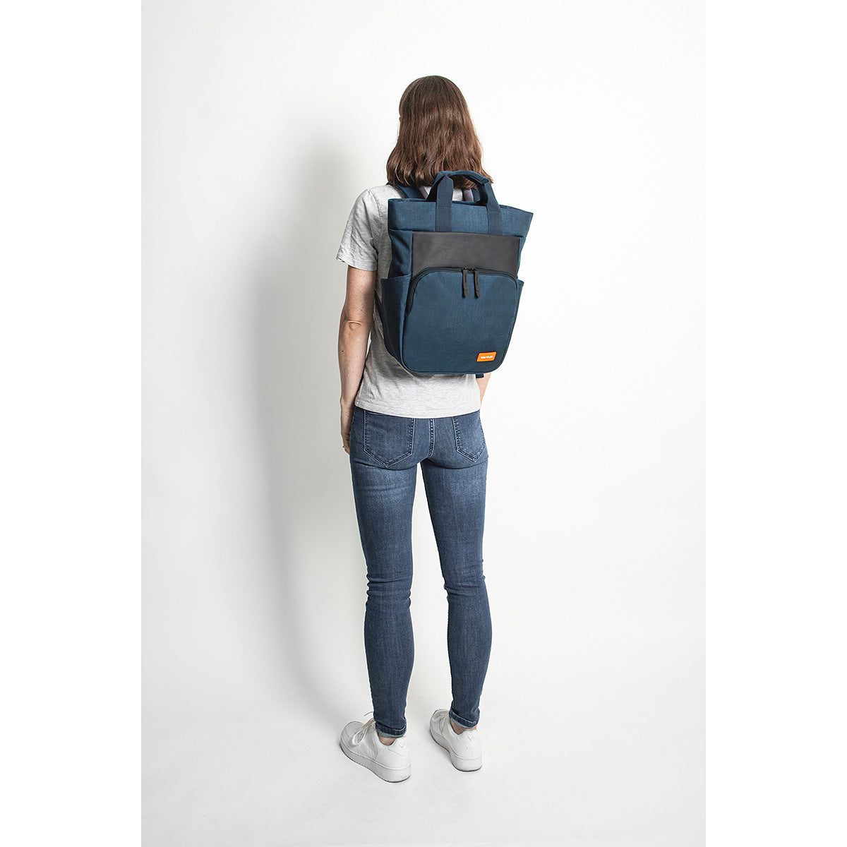 Credit Point Tote Rucksack 14" nachtblau Model Frau